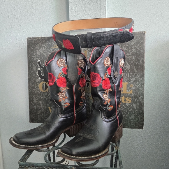 chaparral Shoes - Western Red Rose Embroidered Boots With Matching Belt